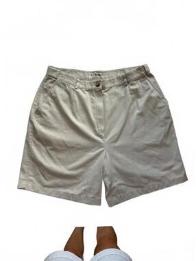 L.L.Bean Original Fit women's Casual Khaki Shorts Size 16 Reg
